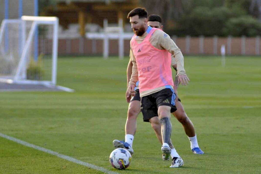 seleccion-argentina:-entrenamiento-y-reacciones-por-el-episodio-en-riestra