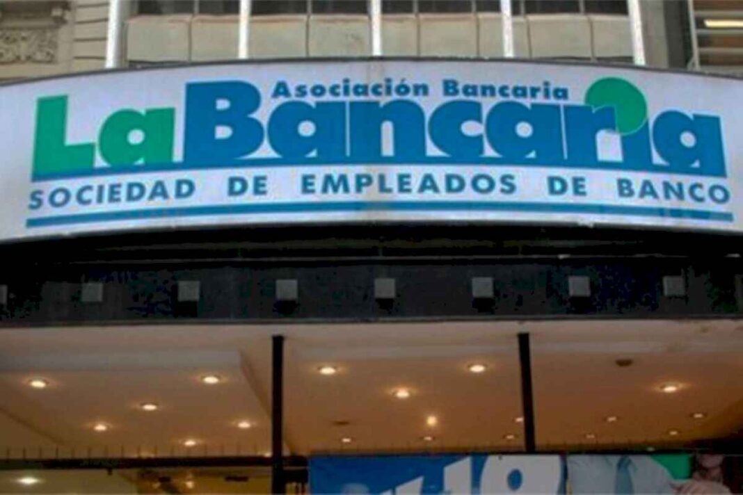 paritarias:-los-bancarios-acordaron-un-aumento-mensual-igual-a-la-inflacion