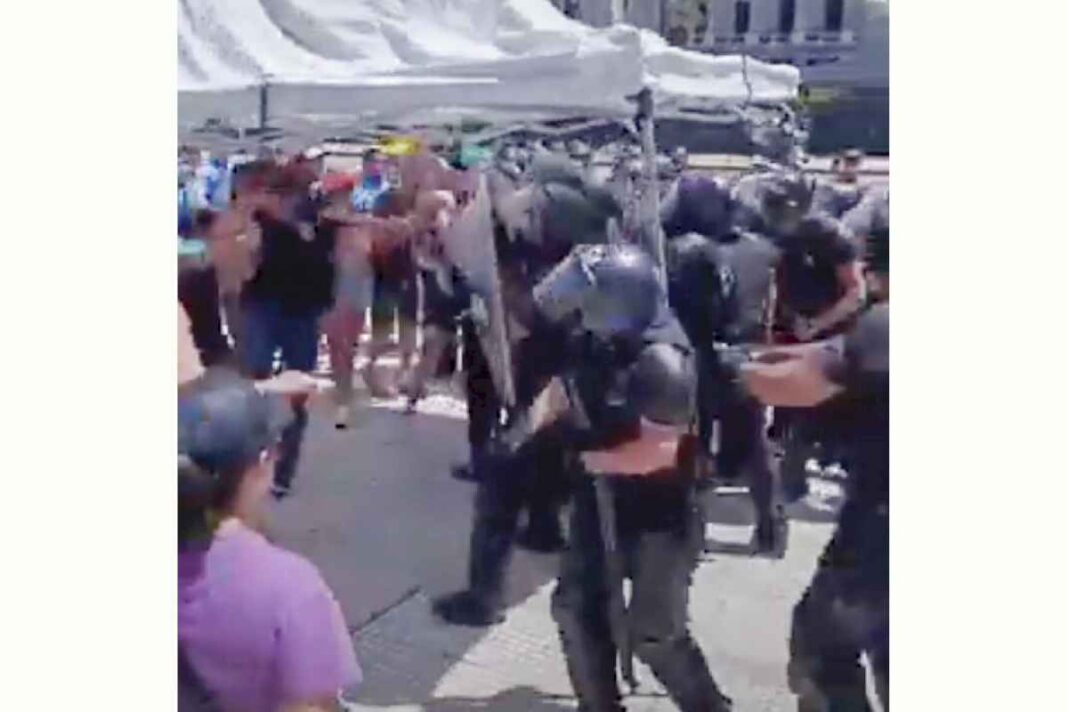 otra-represion-frente-al-congreso