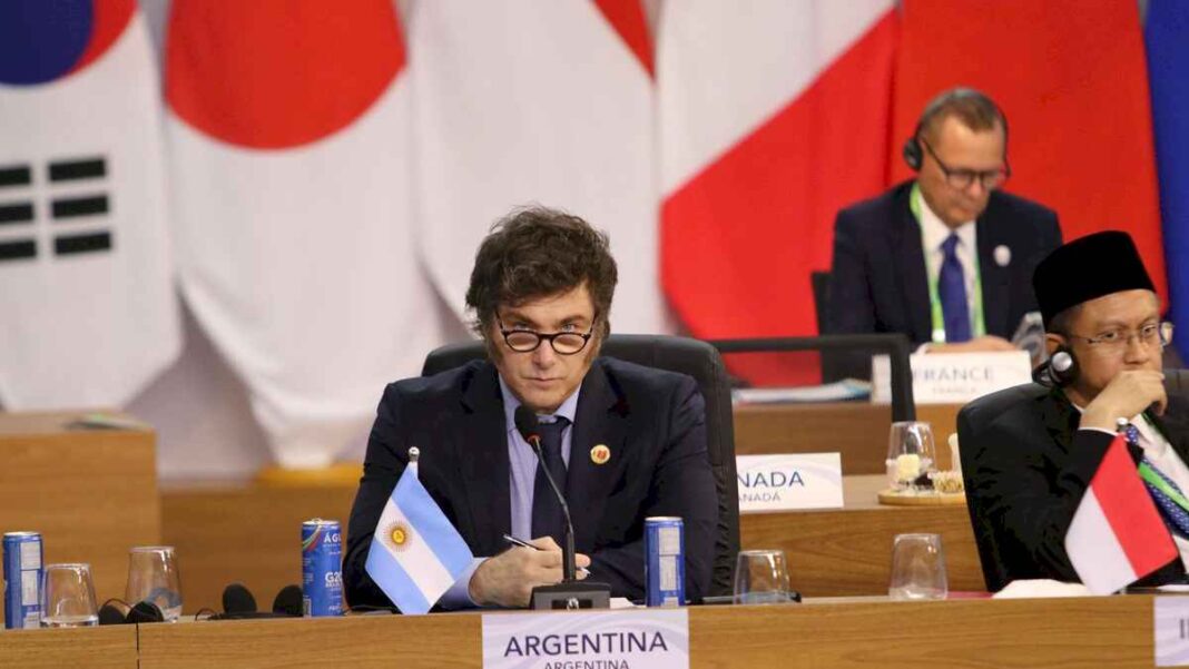 javier-milei,-en-el-g20:-«si-queremos-erradicar-la-pobreza,-la-solucion-esta-en-corrernos-del-medio»