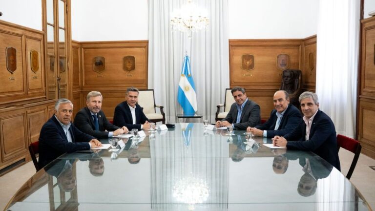 Lisandro Catalán inaugura mesa con las provincias y recibe a gobernadores aliados