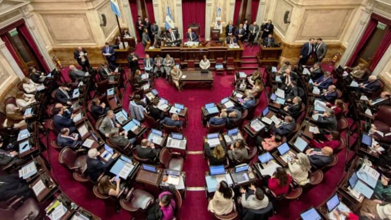Diputados busca limitar el uso de DNUs por parte de Javier Milei
