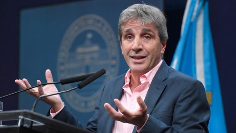 Caputo anunció nueva baja de retenciones para el agro: no hay plata… salvo para el campo