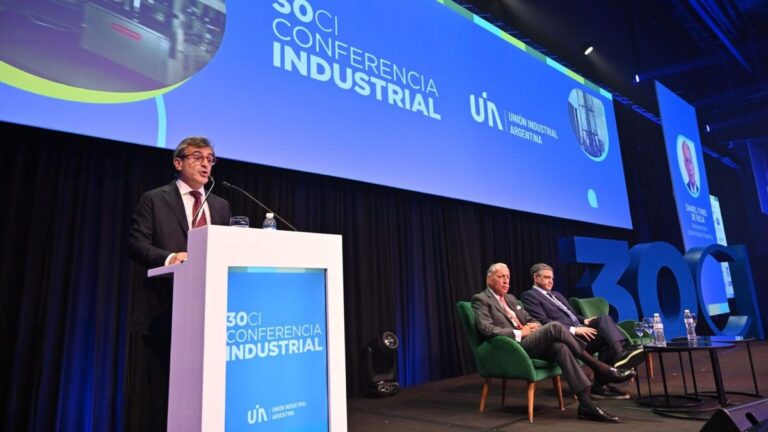 Empresarios industriales acusaron menos problemas financieros en noviembre, pero siguen preocupados por la baja demanda