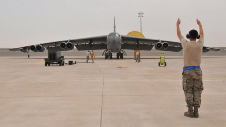 EE.UU. inicia un repliegue preventivo en una base militar clave de Medio Oriente tras las amenazas de Irán