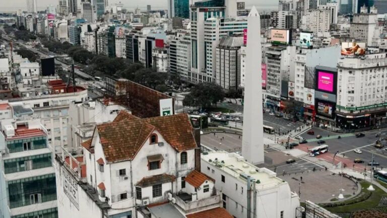 Se vende el histórico Chalet Díaz construido sobre una terraza a pocos metros del Obelisco