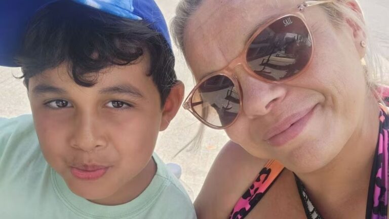 Cortes en antebrazos y cuello: así encontraron a la mujer muerta junto a su hijo en un hotel