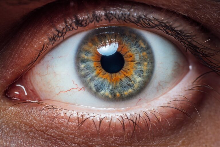Salud ocular: las 3 vitaminas que mantienen los ojos sanos, según expertos