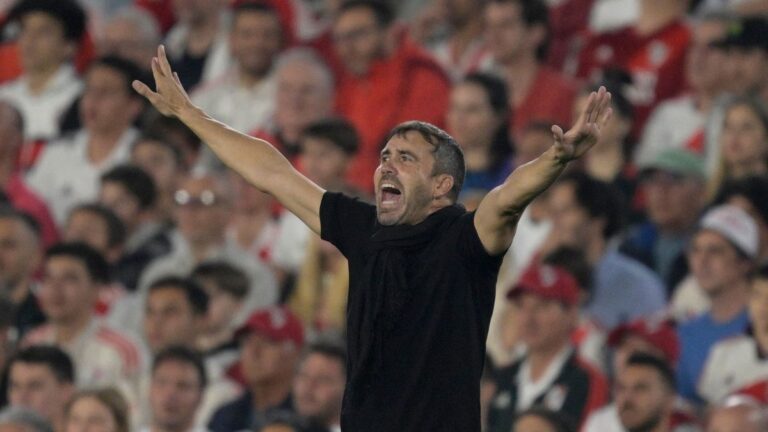 La decisión de Chacho Coudet con su cuerpo técnico antes de asumir en River