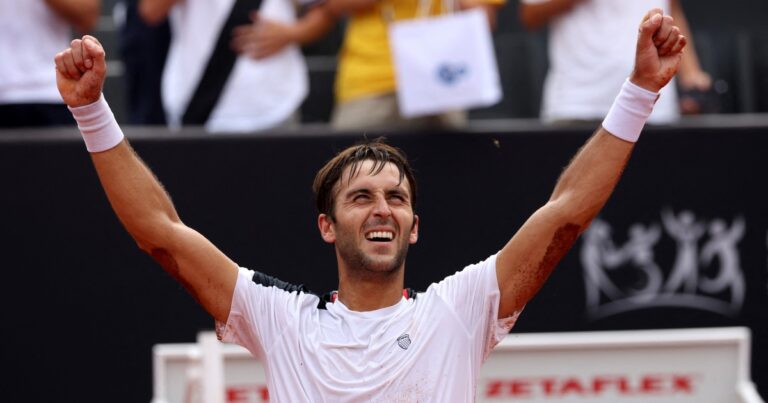Tomás Etcheverry, con Clarín tras ganar su primer título ATP: «Había dejado de sonreír adentro de la cancha, este título me sacó una mochila»