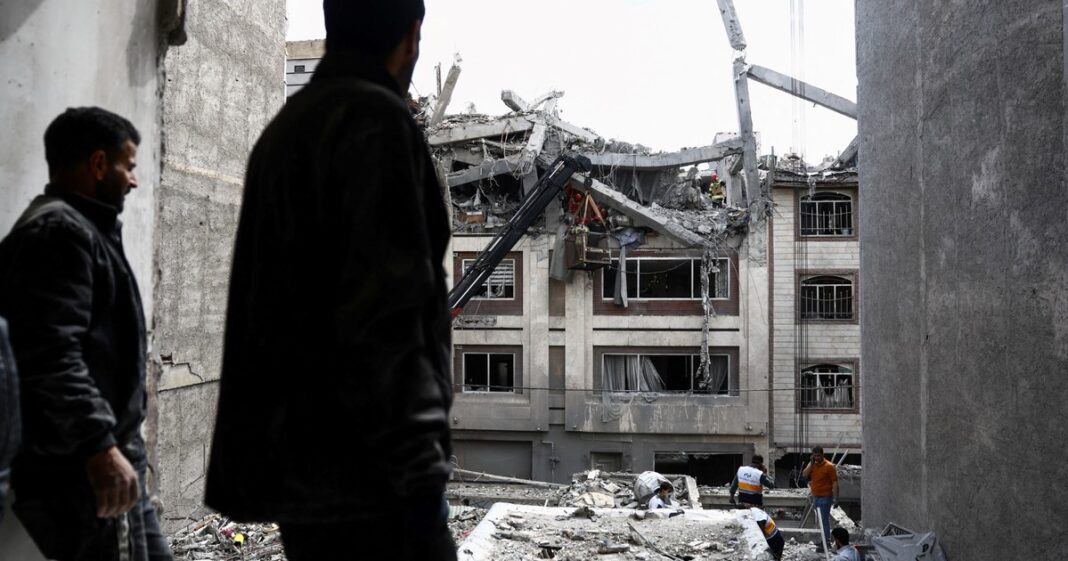 Gráfico de evolución del precio del petróleo y banderas de Irán y Estados Unidos.