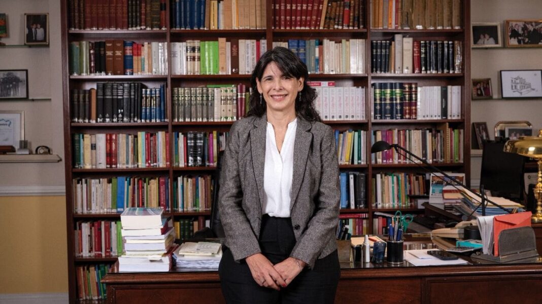 Retrato de la abogada Alejandra García, nueva presidenta del Colegio Público de la Abogacía de la Capital.