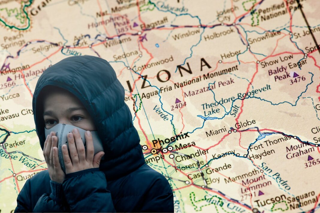 Imagen ilustrativa de paisaje urbano con cielo cubierto de polvo en Arizona.