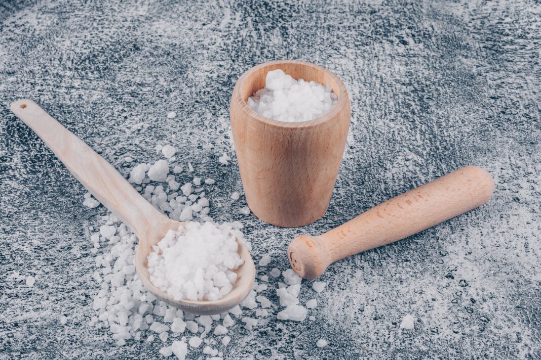 Andrew Huberman, neurocientífico de Stanford, explicando conceptos sobre salud cerebral.