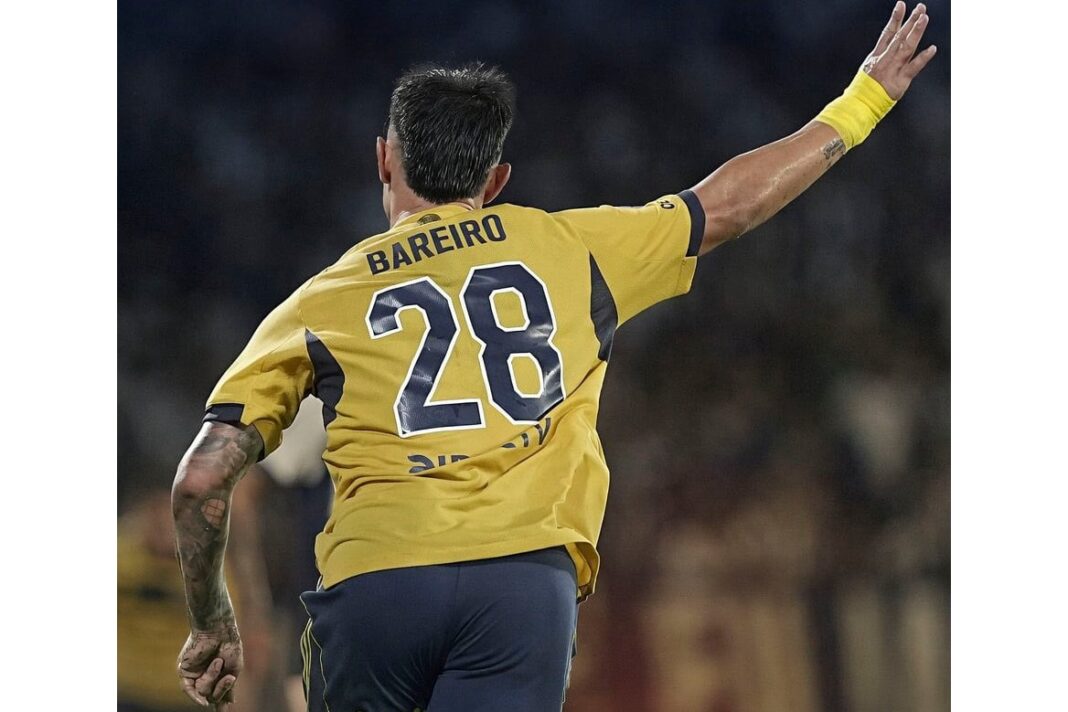 Jugadores de Boca Juniors y Talleres durante el partido en el estadio Mario Alberto Kempes de Córdoba.