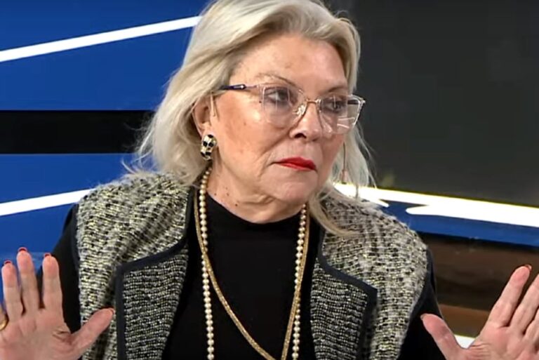 Elisa Carrió en una conferencia de prensa