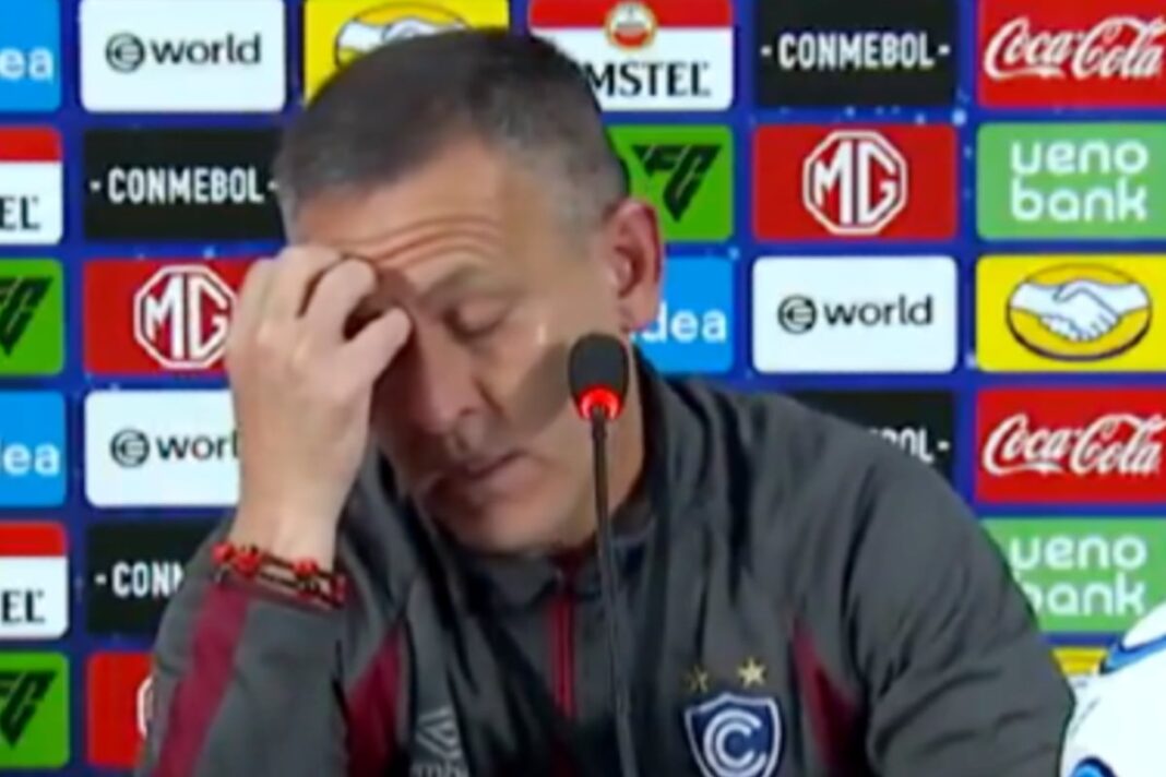 Horacio Melgarejo durante conferencia de prensa tras partido de Copa Sudamericana