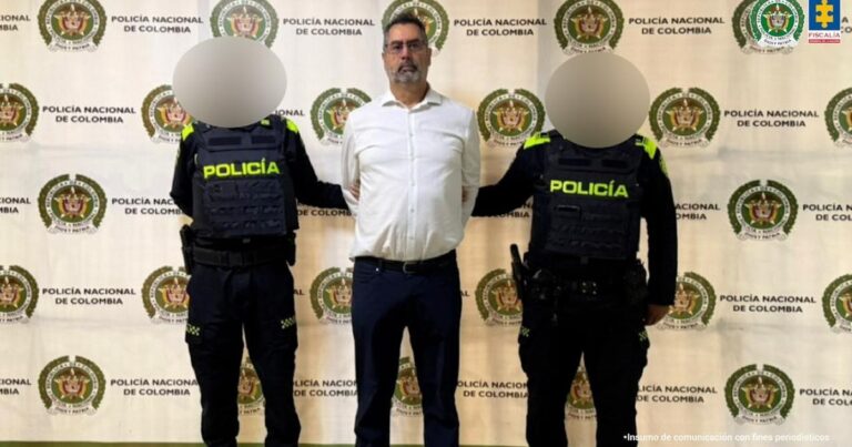 Ilustración genérica de un consultorio médico con un estetoscopio sobre un escritorio.