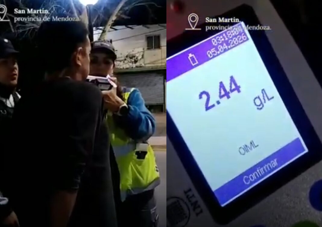 Efectivo de la ANSV realizando un control de alcoholemia en ruta