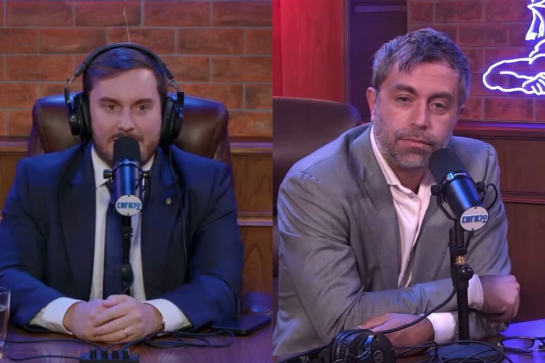 Felipe Núñez y Federico Furiase, funcionarios económicos, durante una conferencia de prensa.