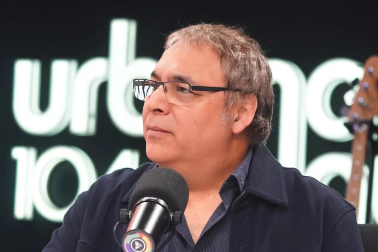 El psicólogo argentino Gabriel Rolón durante una entrevista o charla.