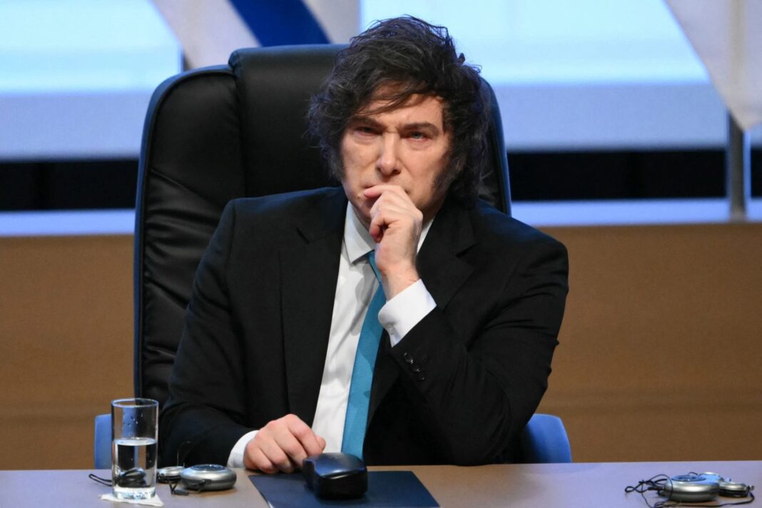 Gráfico económico y edificios en construcción, representando la reactivación.