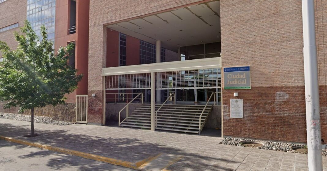 Edificio del Poder Judicial en la provincia de Río Negro, Argentina