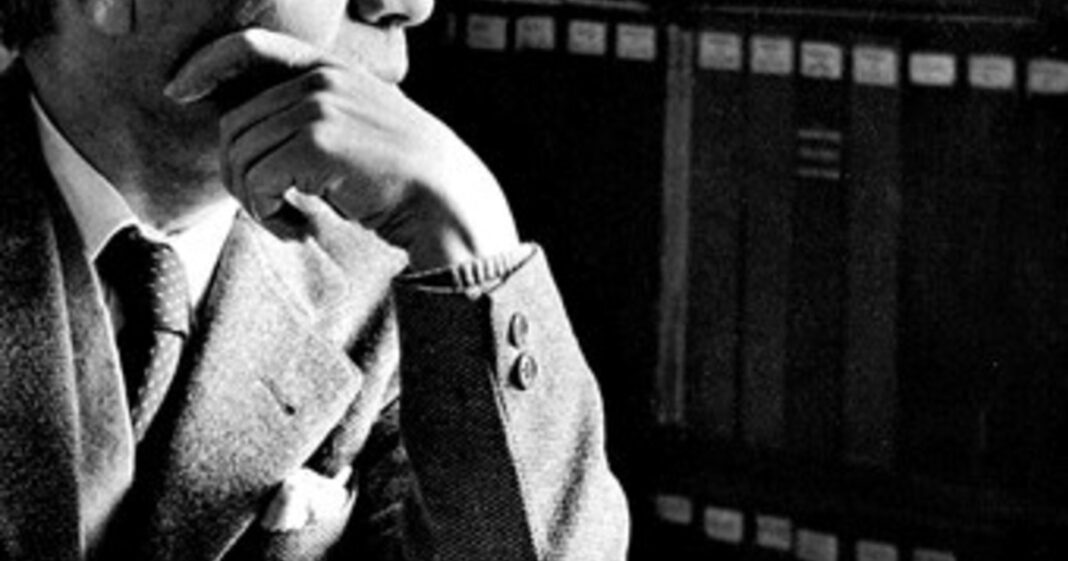 Retrato del compositor y teórico musical argentino Juan Carlos Paz.