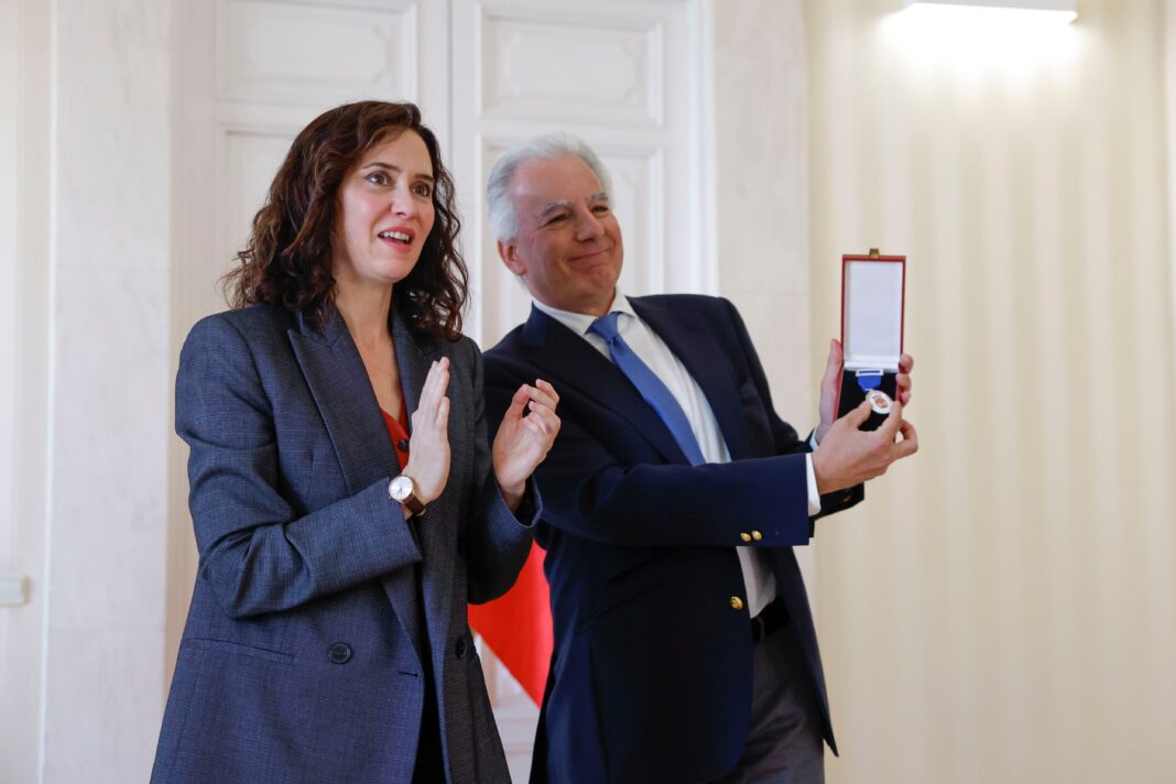 Imagen representativa de Mario Vargas Llosa o de la Medalla Internacional de las Artes de la Comunidad de Madrid.