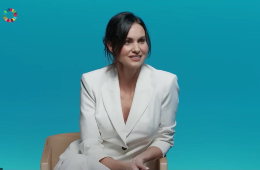 Ana Ibáñez, neurocientífica, hablando sobre neuroplasticidad y entrenamiento cerebral.