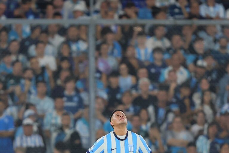 Marcos Rojo, defensor de Racing Club, durante un partido de fútbol.