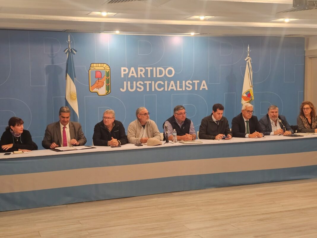 Reunión en la sede del PJ para debatir el rediseño del INTA