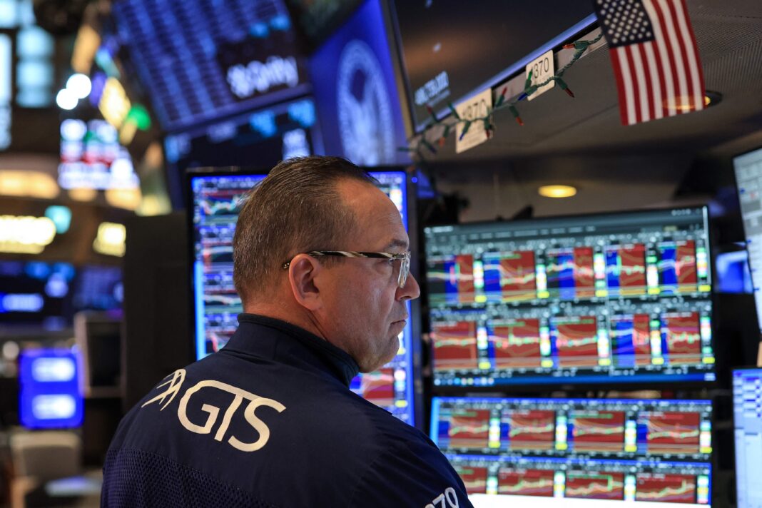 Gráfico con la evolución del precio del barril de petróleo en un mercado financiero.