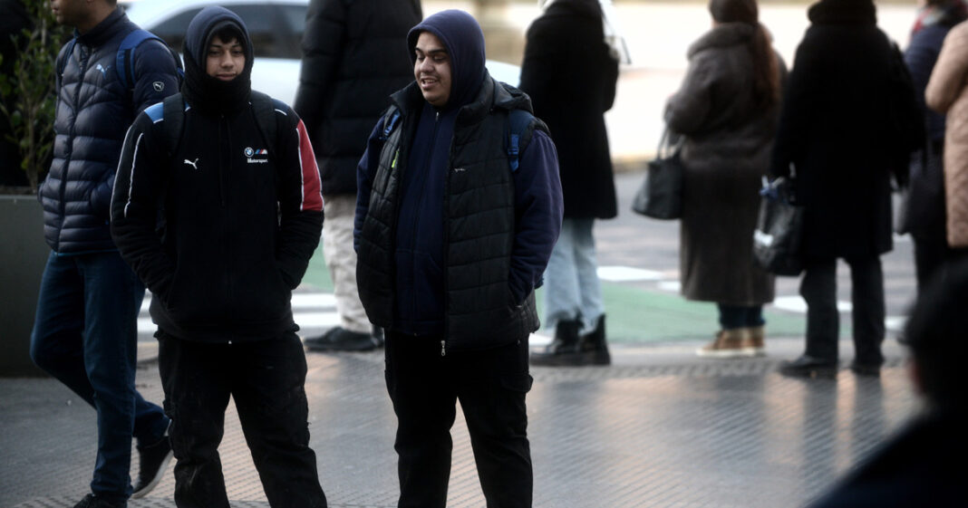 Mapa del pronóstico del tiempo mostrando el descenso de temperatura en el Área Metropolitana de Buenos Aires
