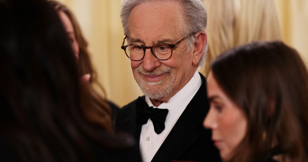 Retrato del director de cine Steven Spielberg.