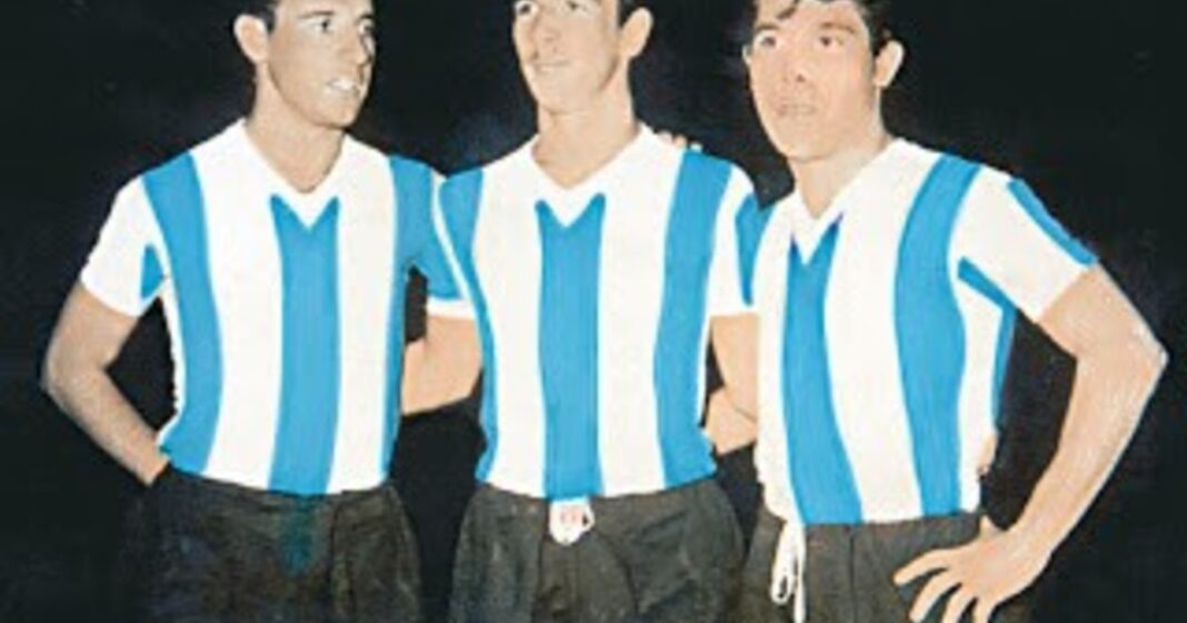 Fotografía histórica de los futbolistas Humberto Maschio, Enrique Omar Sívori y Antonio Angelillo, los Carasucias de Lima