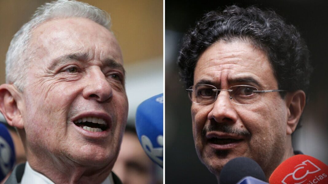 Álvaro Uribe Vélez durante una conferencia de prensa