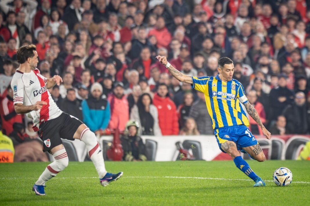 Ángel Di María con la camiseta de Rosario Central