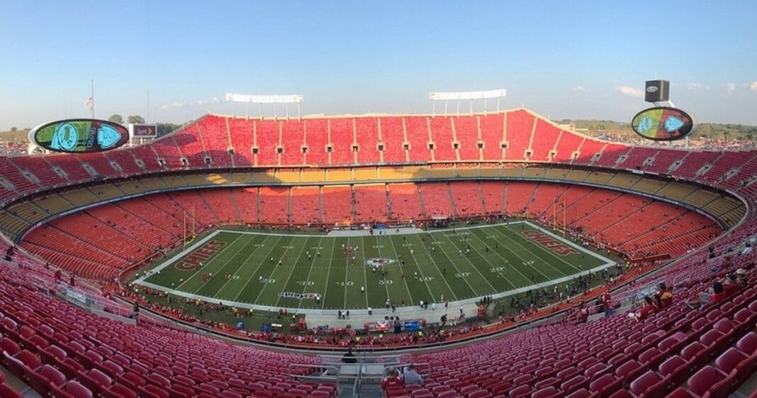 Vista del Arrowhead Stadium de Kansas City durante un partido de fútbol americano
