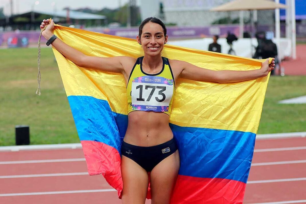 Tapete sintético nuevo en la pista del estadio Alfonso Galvis Duque de Medellín