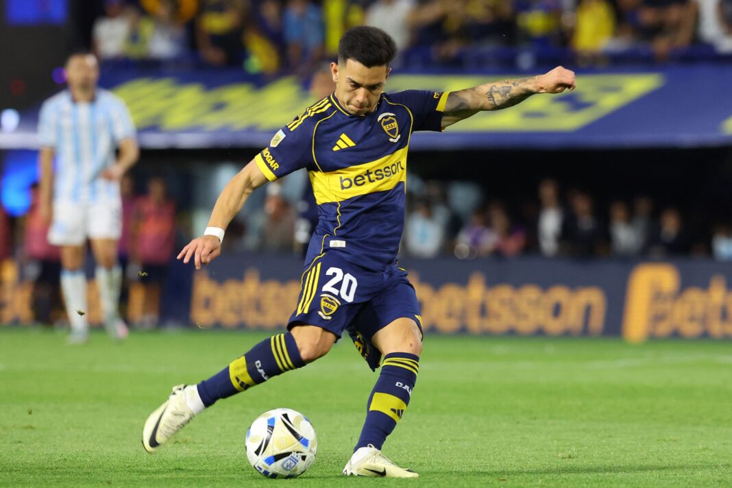 Escudos de Boca Juniors y Central Córdoba enfrentados en el estadio Único Madre de Ciudades