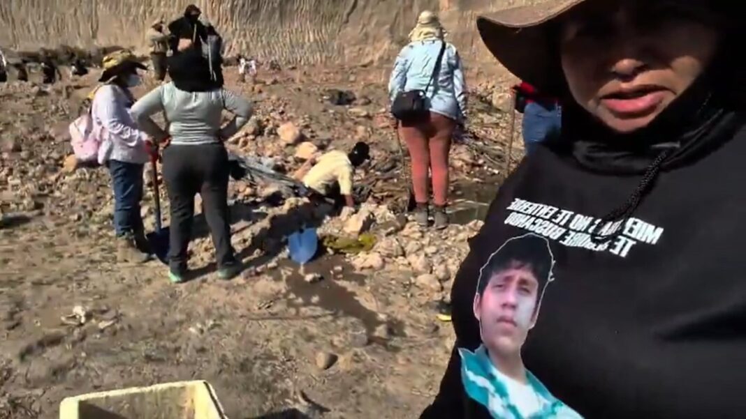 Ceci Flores durante búsqueda de restos humanos en Lagos de Moreno