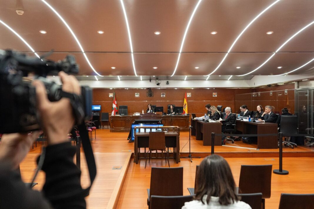 Fachada de la Audiencia Provincial de Álava durante el juicio por el caso Maialen Mazón