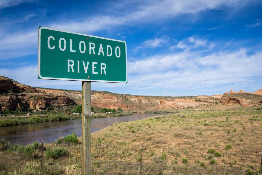 Mapa del suroeste de Estados Unidos con el recorrido del Río Colorado y ubicación de los estados afectados por El Niño