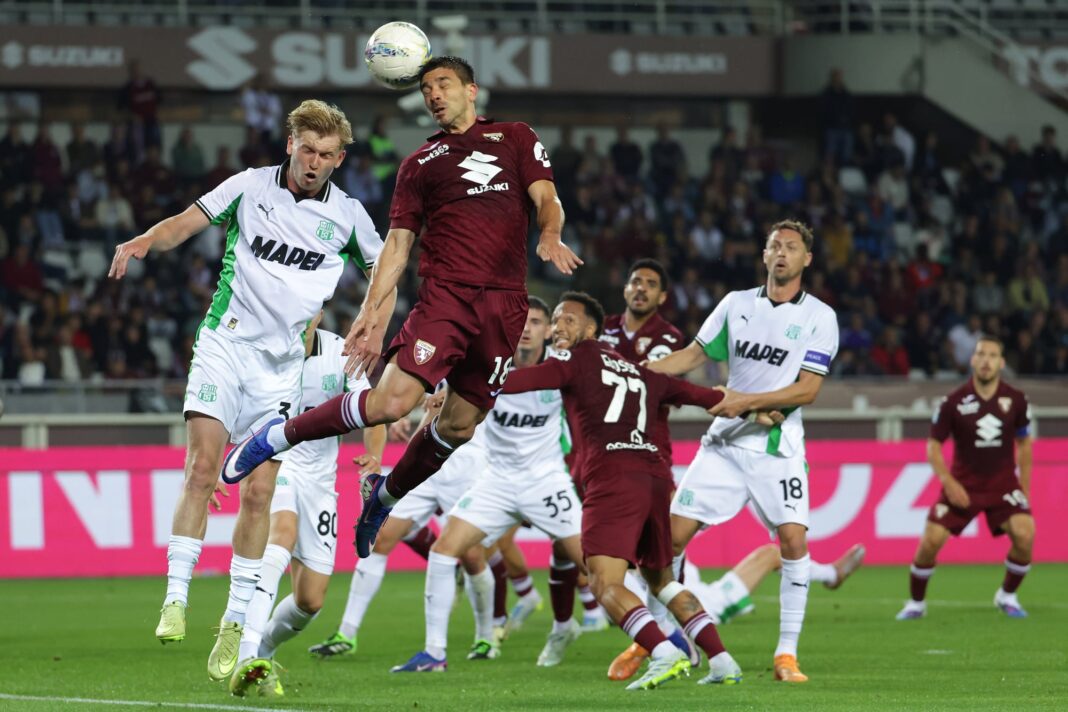 Giovanni Simeone celebra un gol con la camiseta de Torino en la Serie A