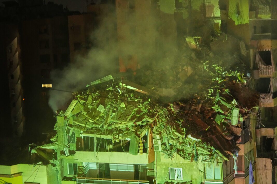 Mapa de Medio Oriente con banderas de Estados Unidos, Israel e Irán