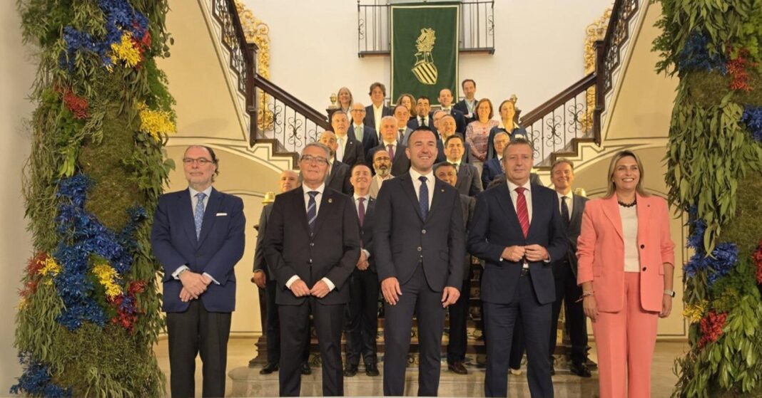 Reunión de representantes municipales en Valencia