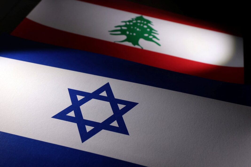 Banderas de Israel y Líbano ondeando frente a un fondo neutro