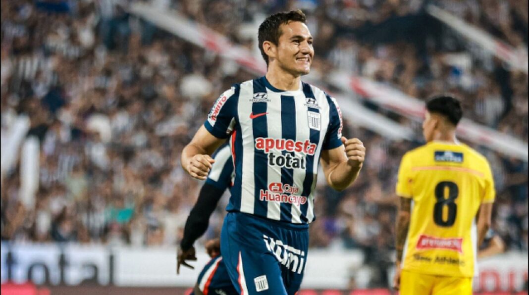 Jairo Vélez celebrando el título del Torneo Apertura 2026 con Alianza Lima