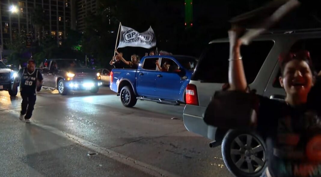 Festejos de San Antonio Spurs en las calles de San Antonio